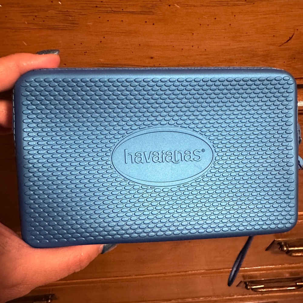 Havaianas Sky Blue Textured Clutch